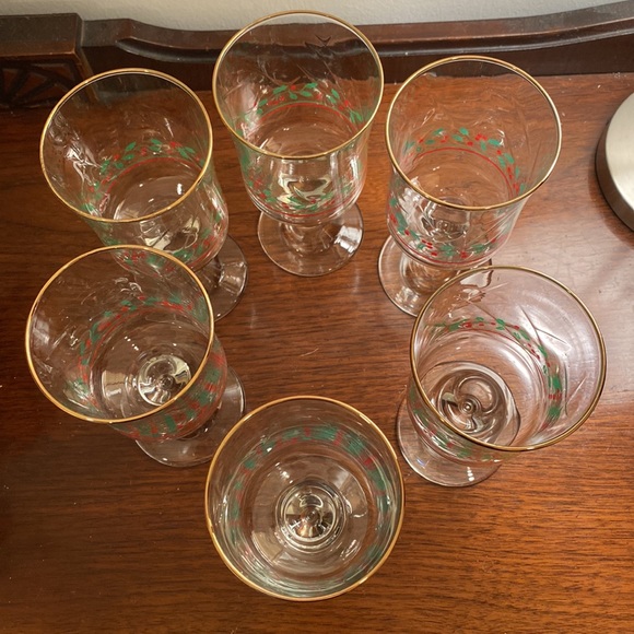 Vintage 1985 & 1986 Arby’s Christmas Collection Glasses - Picture 2 of 5